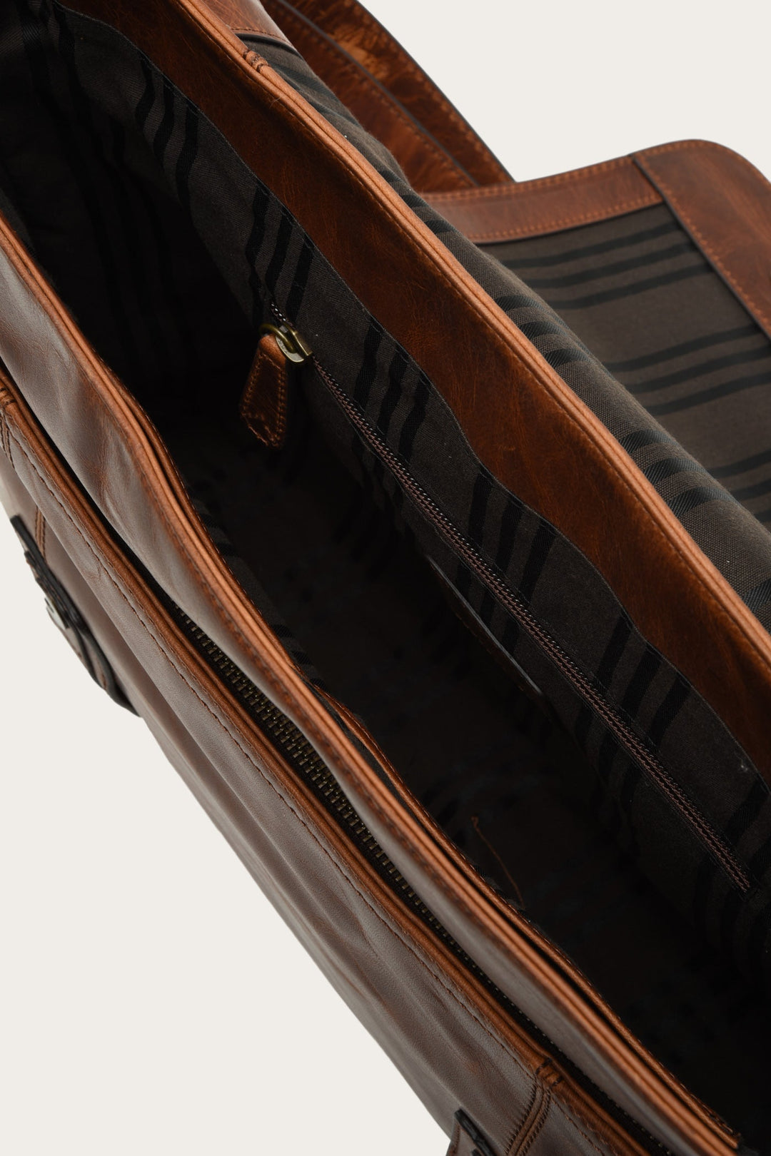 Frye Logan Messenger