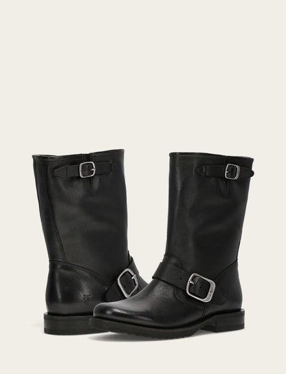 Veronica Flex Short | Frye Black