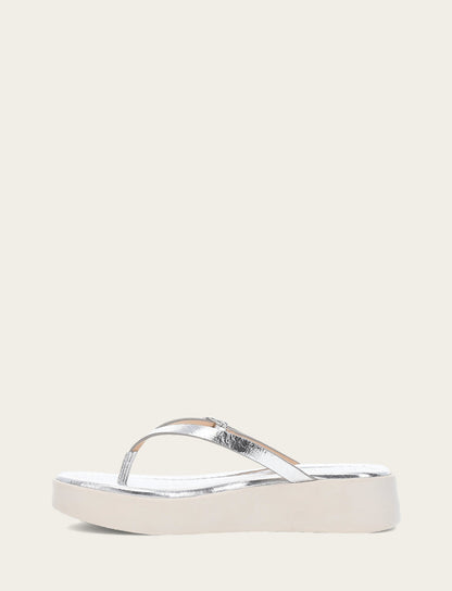 Women's Silver Maya Buckle Thong Sandals | Frye Silver