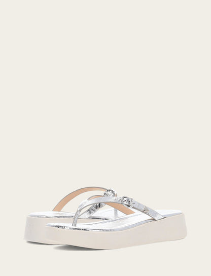 Women's Silver Maya Buckle Thong Sandals | Frye Silver