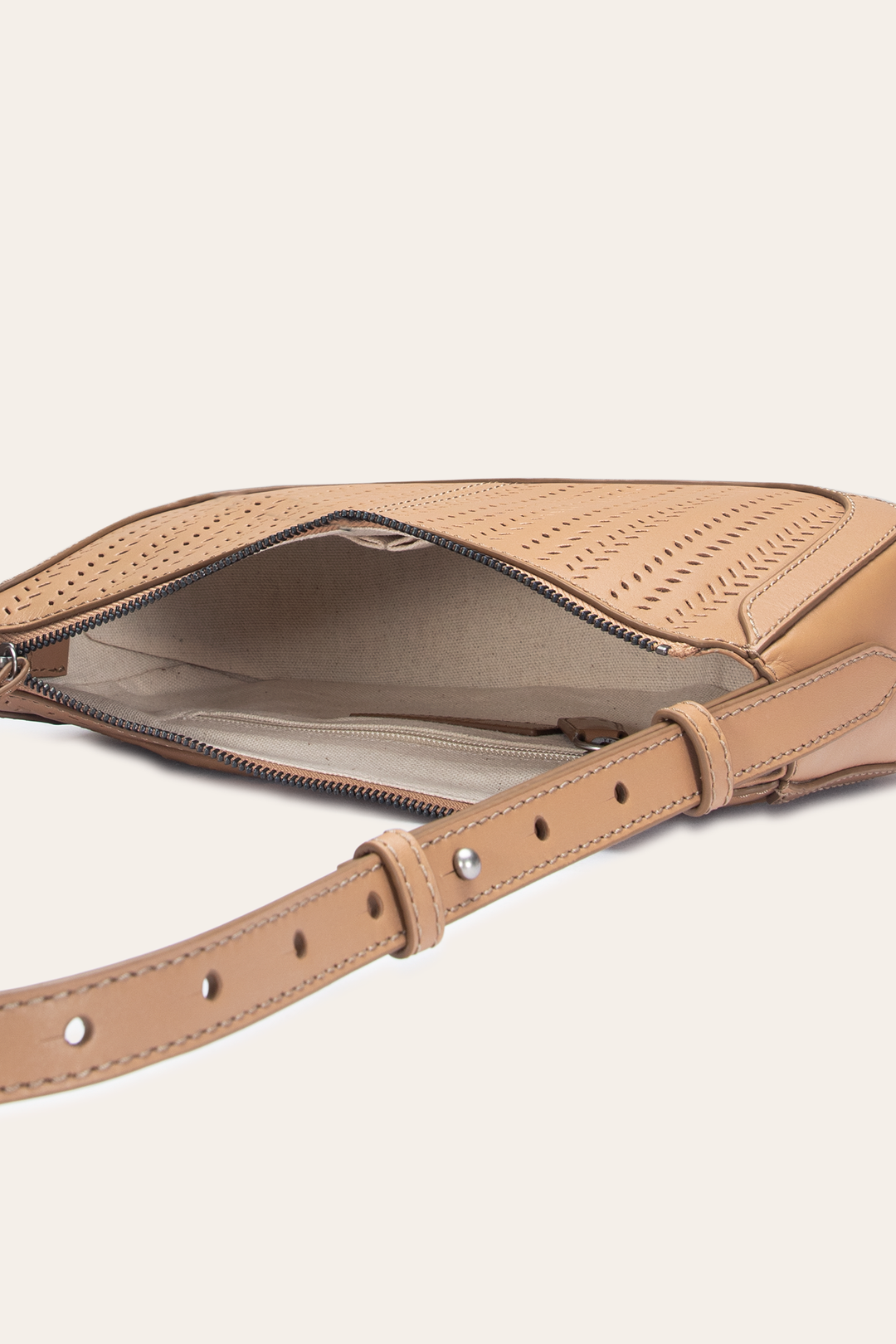 Stella Baguette in Beige | Frye Beige